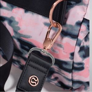 lululemon athletica Bags - Lululemon crossbody bag lululemon athletica Bags - Lululemon crossbody bag